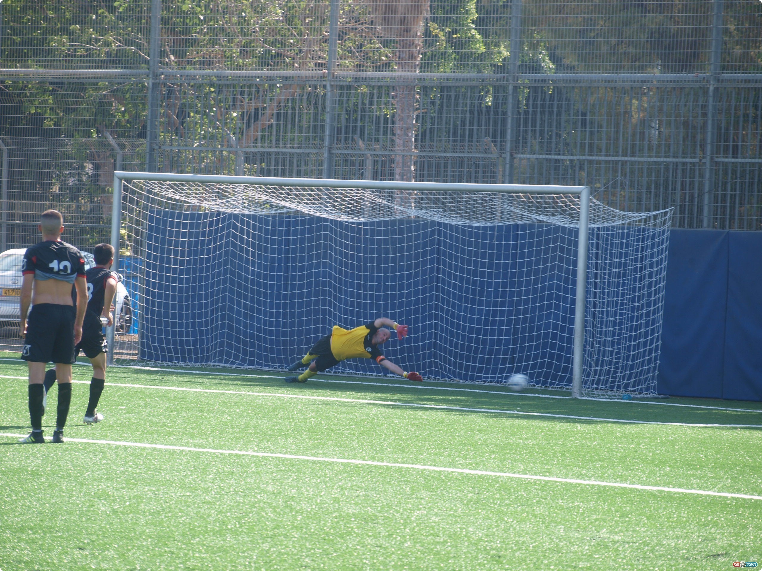 נפרץ הסכר. מכלוף נכנע לפנדל של יתים (אלון יהודיוף)