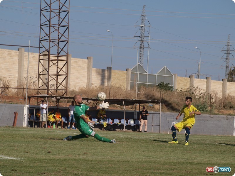 המצב הכי טוב של השיכון. למל עוצר את פיטוסי (אלון יהודיוף)