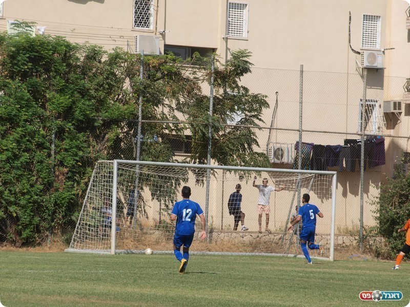 הספתח. הכדור של סממה ברשת (אלון יהודיוף)