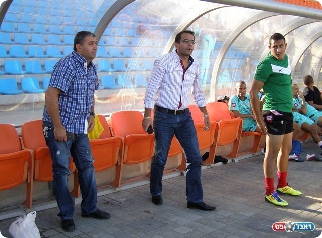 רוצה להאמין שהייתה טעות. בכר (משמאל. צילום: אמיר שיבי)