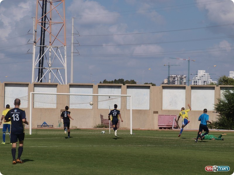 וכובש (אלון יהודיוף)