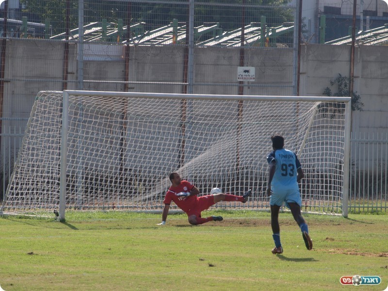 שרון נכנע לכדור של זראי (אלון יהודיוף)