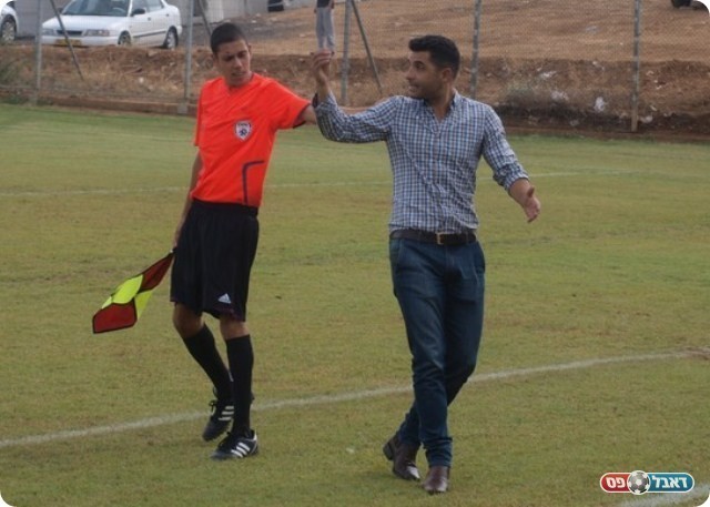 לדעתו לא היה נבדל. עמר כועס על מונק. 