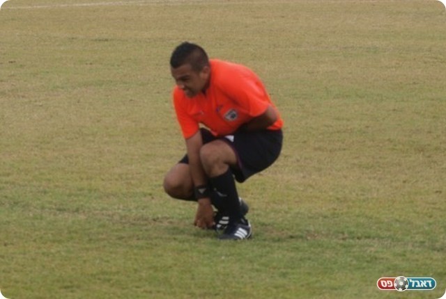 מחזה לא שגרתי. לוגסי מותח שריר. 