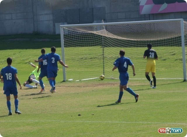 פרץ את הסכר. הכדור של רונן פרץ ברשת.