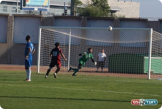 לא היה לו סיכוי. גרבובסקי מלווה את הכדור של בן חיים שהולך פנימה. 