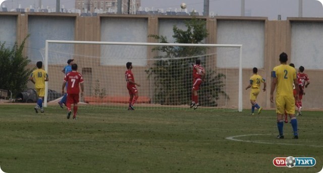 אך לא את ביטון שנוגח לקרן