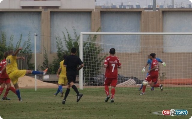 גם זה לא נכנס. בן חיים בועט