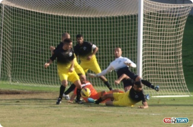 והכדור מורחק בסופו של דבר. 