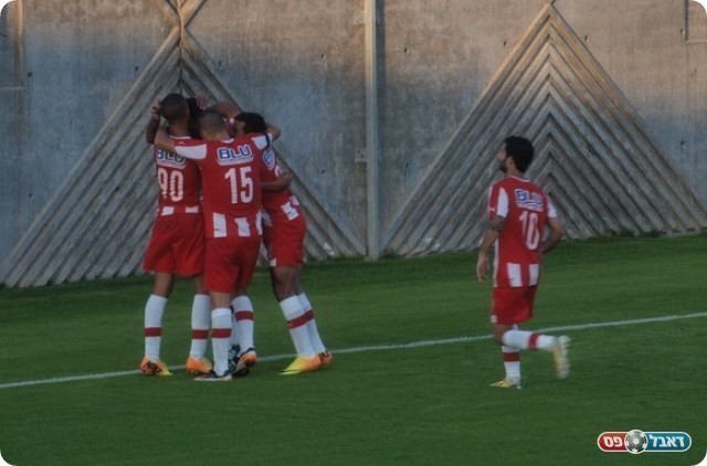 שחוגג עם החברים