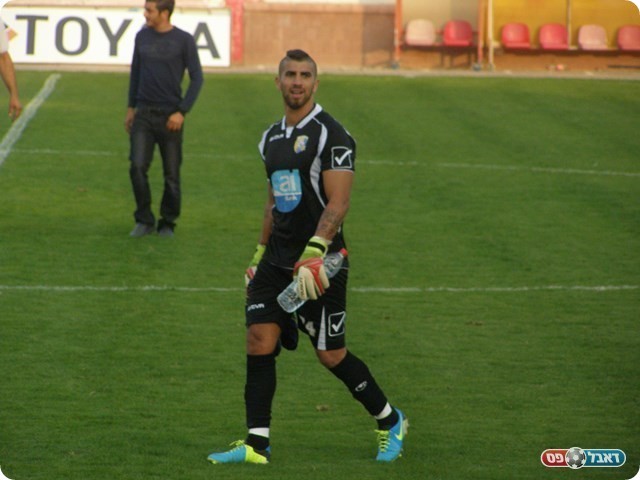 להתבסס על שחקנים מקומיים. שבאט