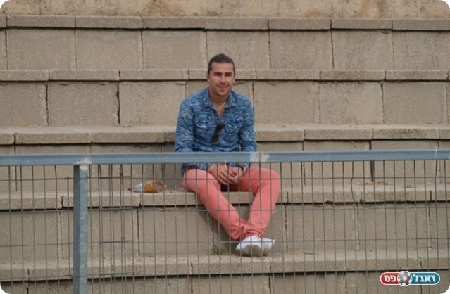 עדיין פצוע. קרטיבה (צילום: מוחמד חאדר אניס)