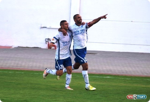 וחוגג עם רז שביט.