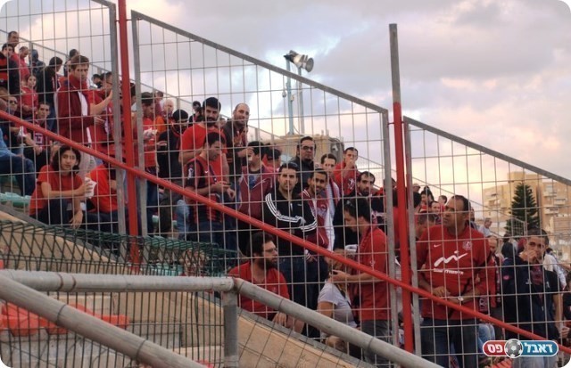 אוהדי קטמון. החזירו במחיאות כפיים.