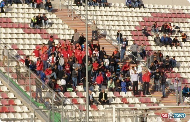 אוהדי כפר קנא (צילום: אמיר שיבי)