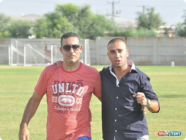 רפי בוסקילה שמח בסיום המשחק (צילום: קובי פורטל)