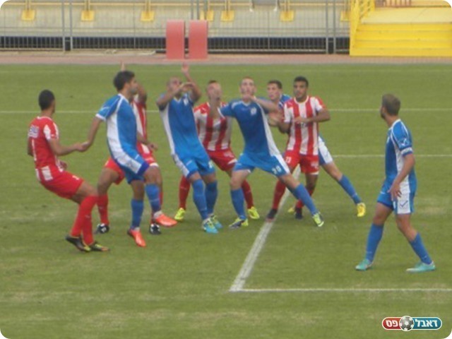 שחקני ראשון ונצרת עלית (צילום:עוז מלכה)