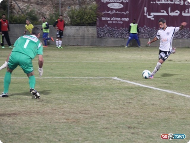 סרחאן סוגר סיפור (צילום: מוחמד חאדר אניס)