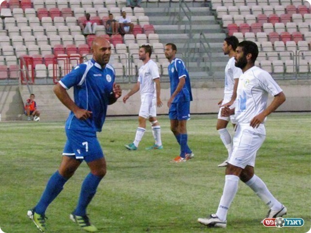 שחר סימנטוב מול שוקי נגר (צילום: מוחמד חאדר אניס)