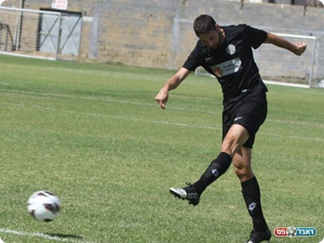 חזר להרכב, אדם וייר