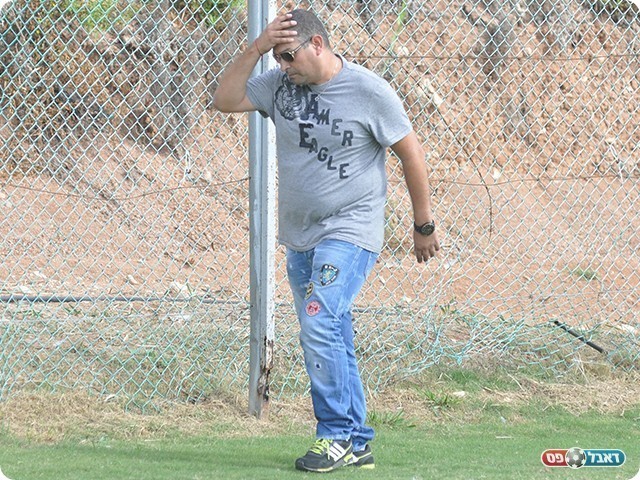 זוהר יצחק תופס את הראש, יצא מהבוץ? (צילום: קובי פורטל)