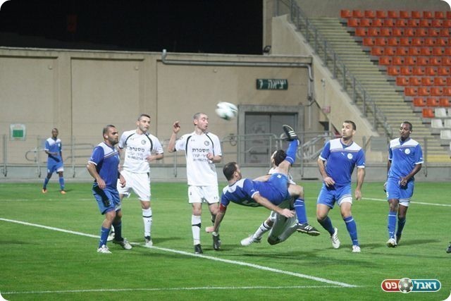 מעלות לחצה. המספרת של דכלבו (צילום: מיכאל פישנזון)