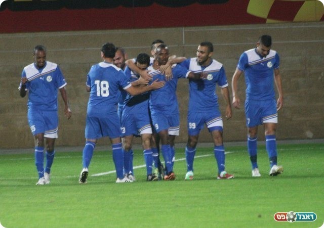 שער מוקדם. חוגגים עם טסאו (צילום: מיכאל פישנזון)