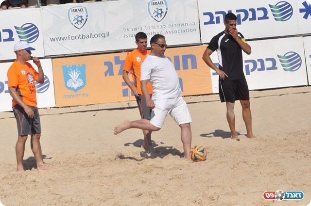 סגן ומ"מ ראש עירית חדרה עו"ד טל אליהו התכבד בבעיטת הפתיחה.