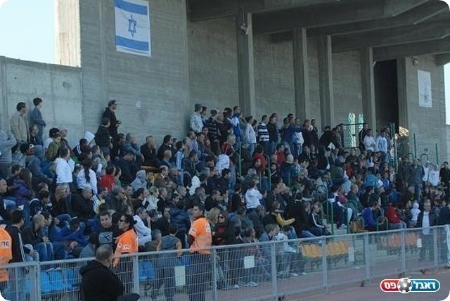 ימשיכו לנסוע לגרין. אוהדי עפולה (צילום: מוחמד חאדר אניס)