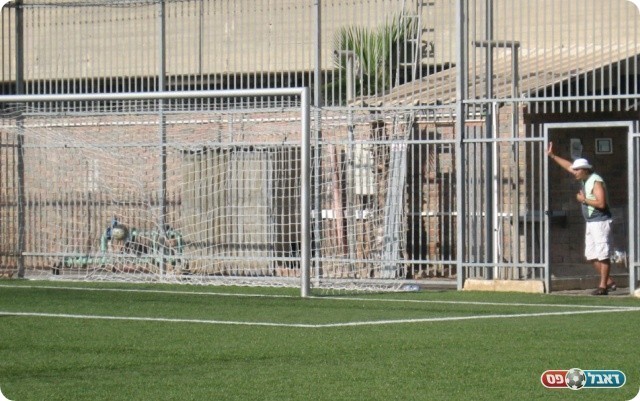 הקרנבל התחיל. עוד כדור ברשת של פרדס כץ (צילום: אלי שמואלי)