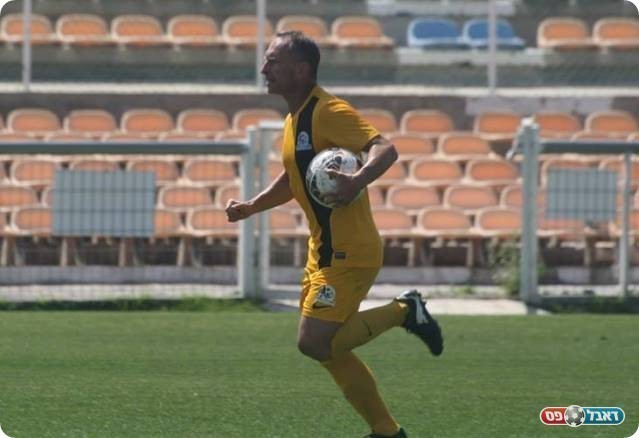 החזיר את נהריה למשחק. חורגין לאחר השער (מיכה פישנזון)