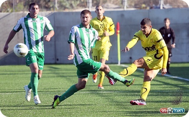 המשיך במסכת ההחמצות. שדה עוצר את לובין (צילום: לירן דורף)