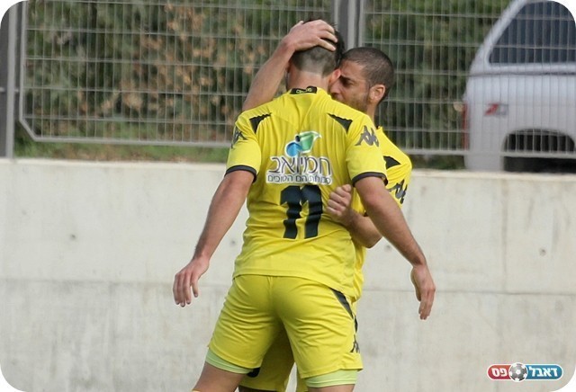 וחוגג עם קוז'וק (צילום: לירן דורף)