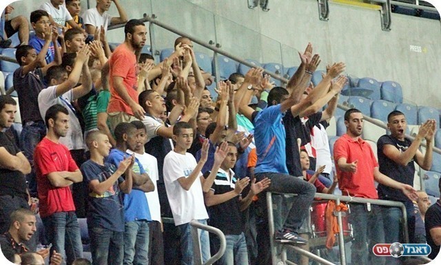 ונותן גם סיבה לקהל (צילום: לירן דורף)