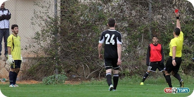 יכול היה להעלים עין. האדום לאנגלשטיין (צילום: לירן דורף)