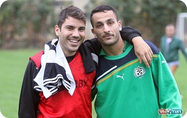 נגמר בחיבוקים. גיא לוי ופיני מתנה (צילום: לירן דורף)