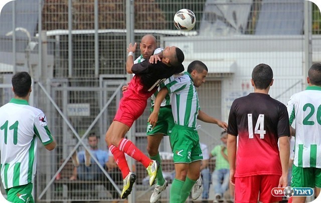 אין כדורגל. וייצמן ושן בבושידו (צילום: לירן דורף)