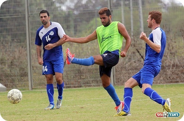 עמישב חזרה למשחק. אפי אלון בעוד ניסיון לא מוצלח (צילום: לירן דורף)