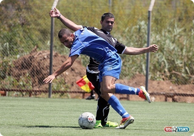 צמח מתקל את מלכה (לירן דורף)