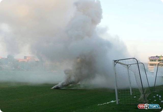 חזרה שמחת חיים. רימון העשן (צילום: עמוד הפייסבוק של הפועל כפ"ס)