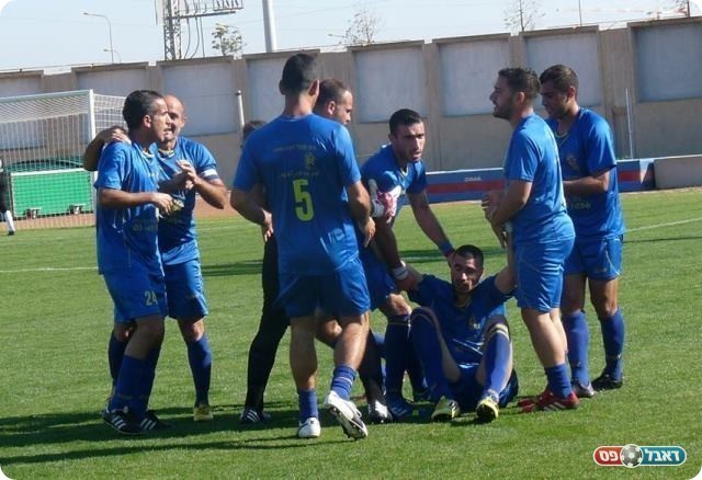 ועם החברים (צילום: אלי שמואלי)