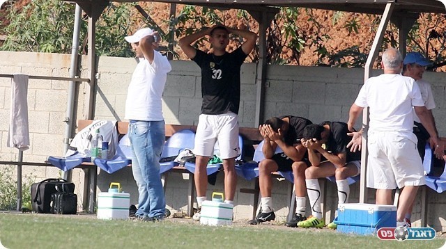 סירוטקין וספסל כפר סבא מבינים שהכל נגמר (לירן דורף)