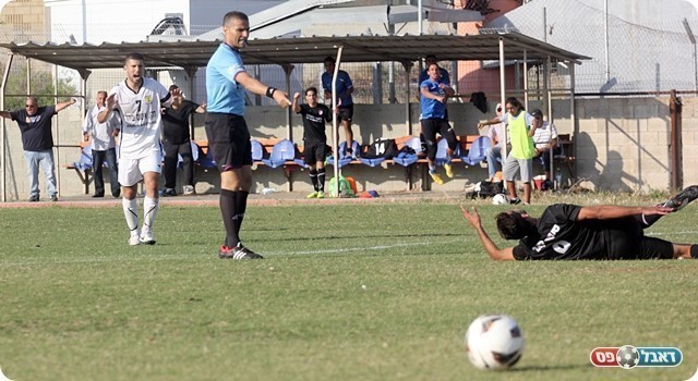 גנון על הדשא, ברקוביץ' לא מאמין, משיח מסמן לפנדל והספסל של אזור באקסטזה (לירן דורף)