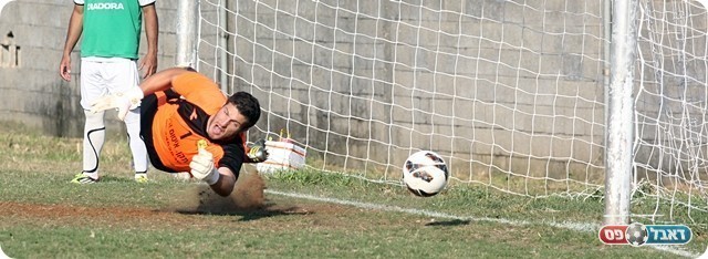 קדוש מלטף את הכדור אך לא מעבר, 0:2 (לירן דורף)