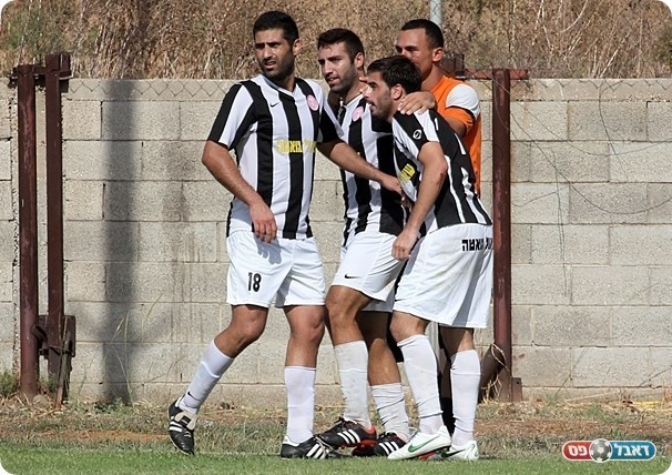 "לשרוף את הדשא". סגל, ויצמן, חקאק וקרגולה (צילום: לירן דורף)