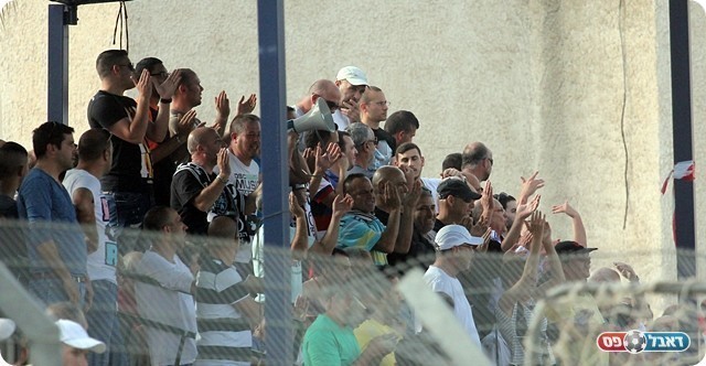 אוהדי אזור ביציע, ניתן בקלות לאבטוח(לירן דורף)