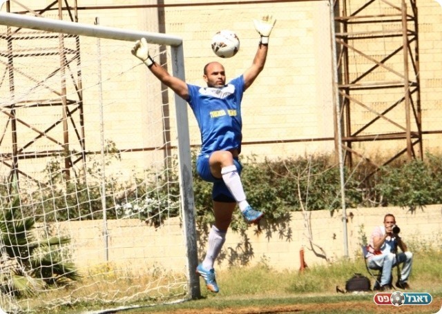 להשאיר את שחקני המפתח. בן ישי (קובי רוזן)