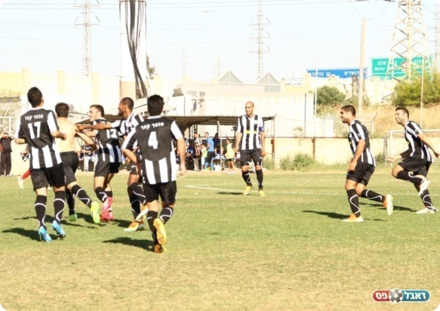 וחוגג עם החברים (קובי רוזן)