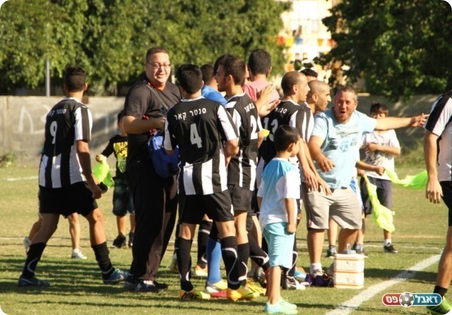 ניצחון ששווה מקום שלישי. אזור חוגגת בסיום (קובי רוזן)