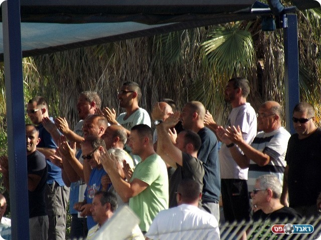 סינדרלה של הפלייאוף ? אוהדי אזור (צילום: אייל אורן)